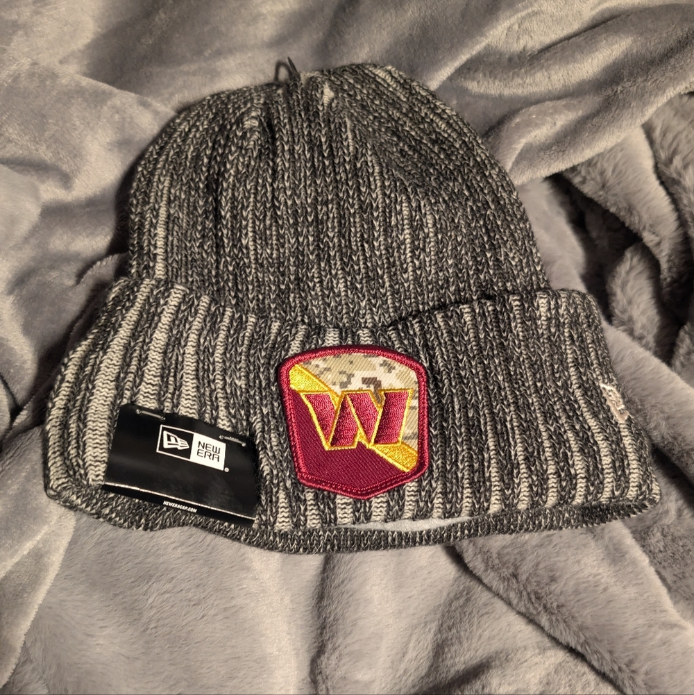 NEW ERA WASHINGTON COMMANDERS SALUTE TO SERVICE CUFFED KNIT